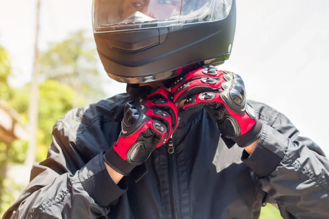 Jak wybrać rękawice motocyklowe? Podpowiadamy, na co zwrócić uwagę
