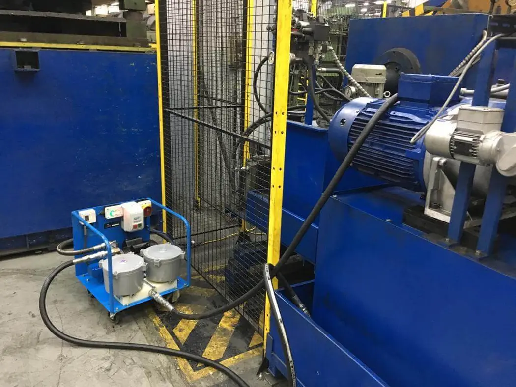 Filtracja oleju hydraulicznego - komu warto powierzyć to trudne zadanie?