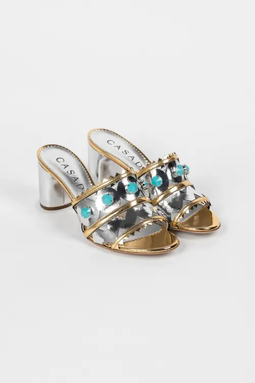 Casadei klapki: luksusowe obuwie marki Casadei