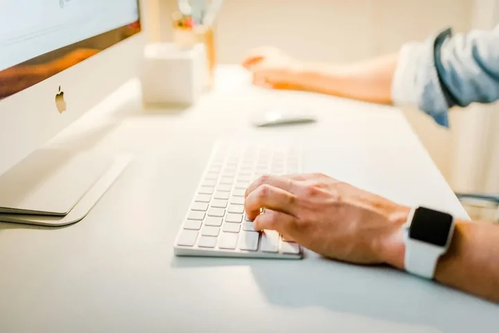 Czasy się zmieniły, ale media relations nie – dlaczego relacje z redakcjami wciąż są ważne?