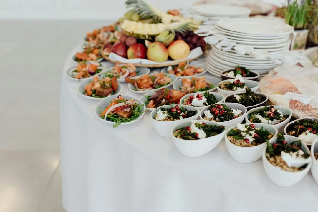 Catering weselny dla wegan i wegetarian przewodnik po wyborze idealnego menu