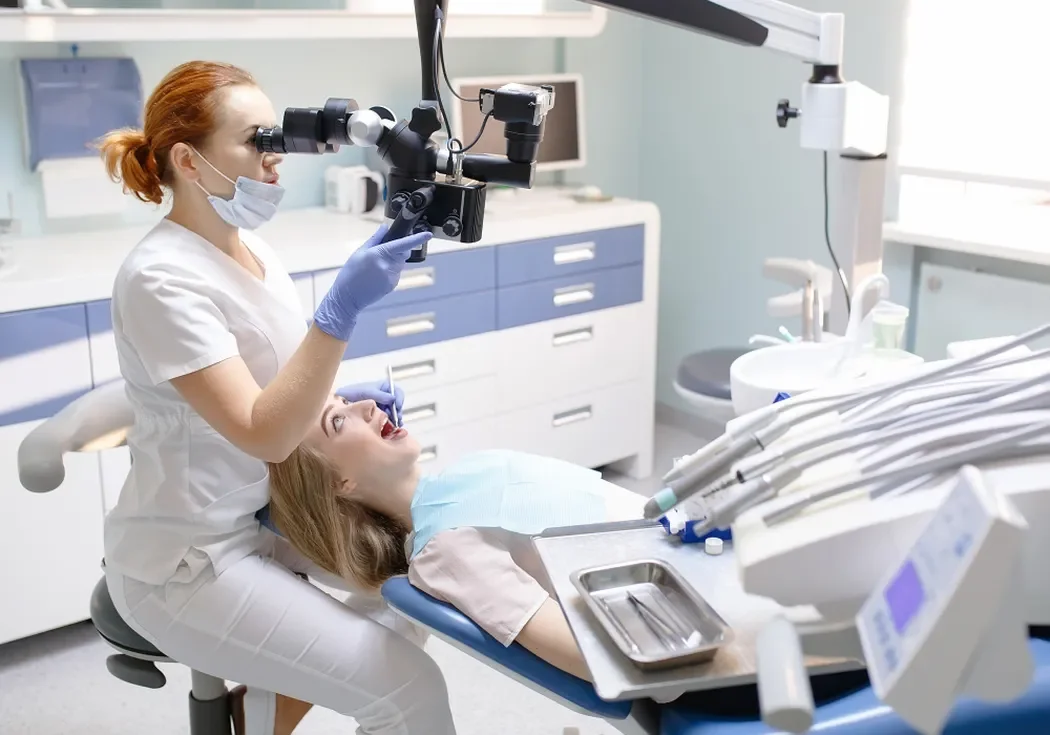 Precyzja, która ratuje uśmiech – nowoczesna chirurgia stomatologiczna w praktyce