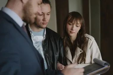 Jakie dokumenty są potrzebne przy sprzedaży mieszkania?