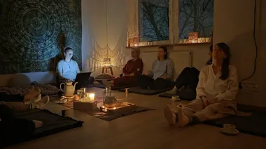 Grafika promocyjna wydarzenia Spotkania z oddechem i relaksem — cotygodniowe zajęcia w Piasecznie