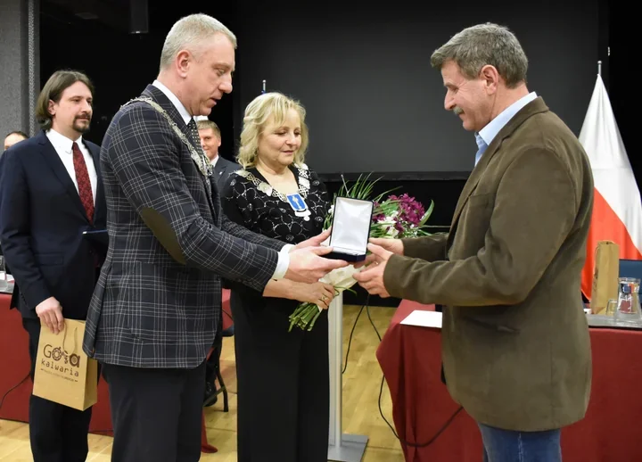 Trzy medale dla działaczy z sercem – wyróżnienia podczas sesji w Górze Kalwarii