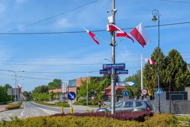 Biało-czerwona na domach i balkonach. W Konstancinie-Jeziornie trwa apel o flagi