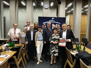 Seniorzy w centrum rozmów. Samorząd Konstancina-Jeziorny poznał nowe rozwiązania