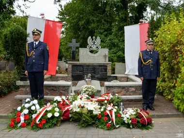 Kwiaty i znicze w Skolimowie. Gminne obchody rocznicy wybuchu wojny