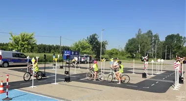 Parking przy magistracie stanie pusty. Straż Miejska sprawdzi rowerowe umiejętności uczniów
