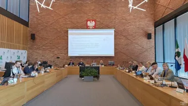 Zamiar likwidacji przedszkola i zmiana opłat za odpady. 21 uchwał na sesji