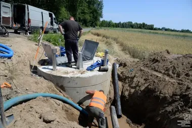 Kanalizacja pod Jeziorką już leży. W Bielawie widać kolejny etap dużej inwestycji