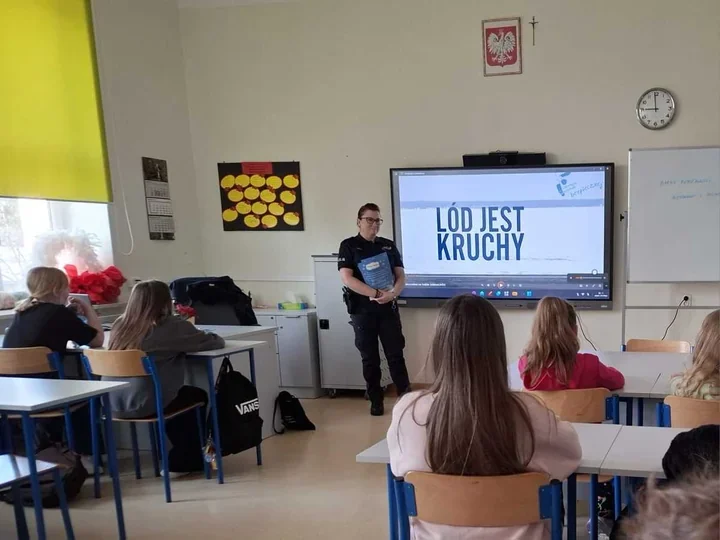 Policjantka w szkole - uczniowie usłyszeli o hejcie, cyberprzemocy i ryzyku