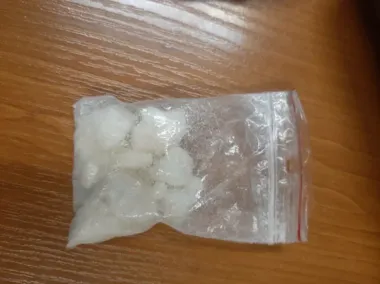 Nerwowy pieszy w Mrokowie miał amfetaminę. Policjanci zareagowali od razu