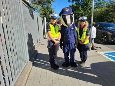 Pierwszy dzwonek, więcej patroli przy szkołach. Pojawił się sierżant Borsuk