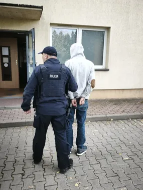 Próbował wyrwać kobiecie torebkę. Miał prawie 3,5 promila