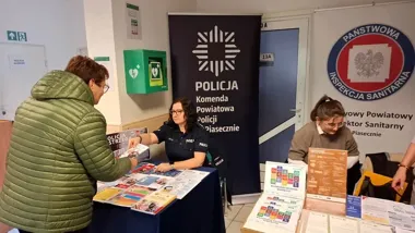 Seniorzy w Piasecznie usłyszeli ostrzeżenie. Jeden błąd może kosztować oszczędności