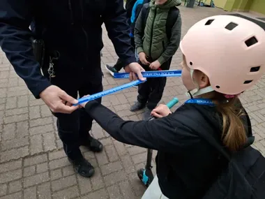 Kask przestanie być opcją - policjanci ostrzegają przed mandatami dla opiekunów
