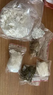 W domu 24-latka znaleziono zapas na ponad 500 porcji narkotyków