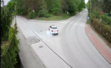 Drift pod kamerami w Górze Kalwarii - trzech kierowców szybko zapłaciło