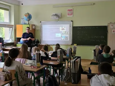 W Piasecznie trzecia klasa usłyszała, kiedy zabawa kończy się przed prawem
