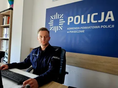 W dniu wolnym policjant z Tarczyna zatrzymał kierowcę z butelką wódki i 2,5 promila
