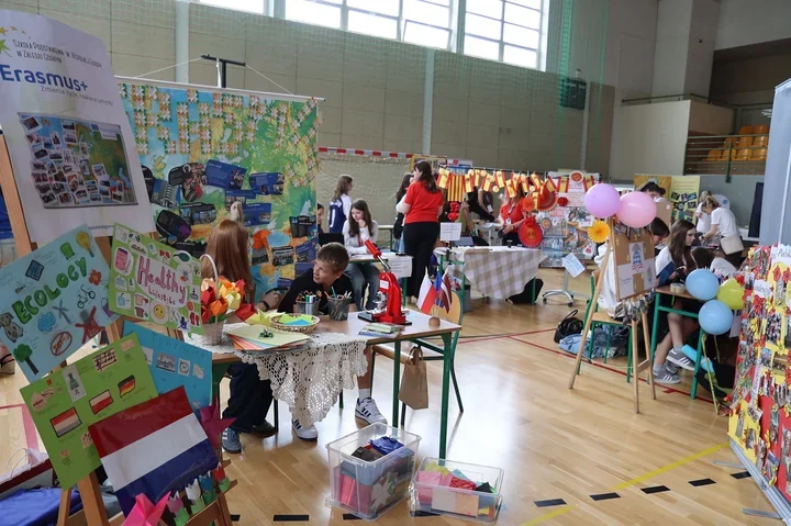 Erasmus+ zmienia szkolną codzienność – jak Piaseczno otworzyło placówki na Europę