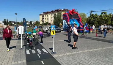 Rowerowy piknik w Józefosławiu pokazał, że o bezpieczeństwie można mówić bez nudy
