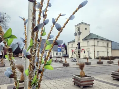 Wielkanocna metamorfoza Piaseczna przyciąga spojrzenia na rynek i skwer Kisiela
