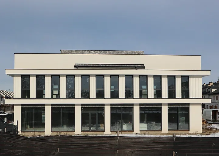 Nowa siedziba szkoły w Józefosławiu. Umowa podpisana, rodzice czekają na szczegóły